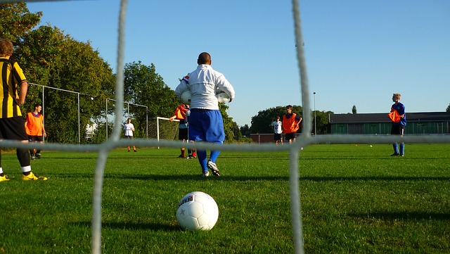 国足创造更 国足创造更